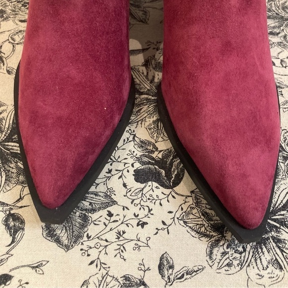 IMNYC  Sz 7.5 Isaac Mizrahi Suede w/ Gold Accent Stacked Heel Frances Booties - Picture 4 of 14